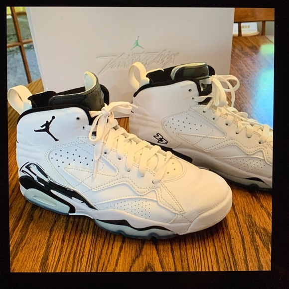 Air Jordan Sneakers, size 8.5. BOX IS NOT INCLUDED. - Picture 2 of 16